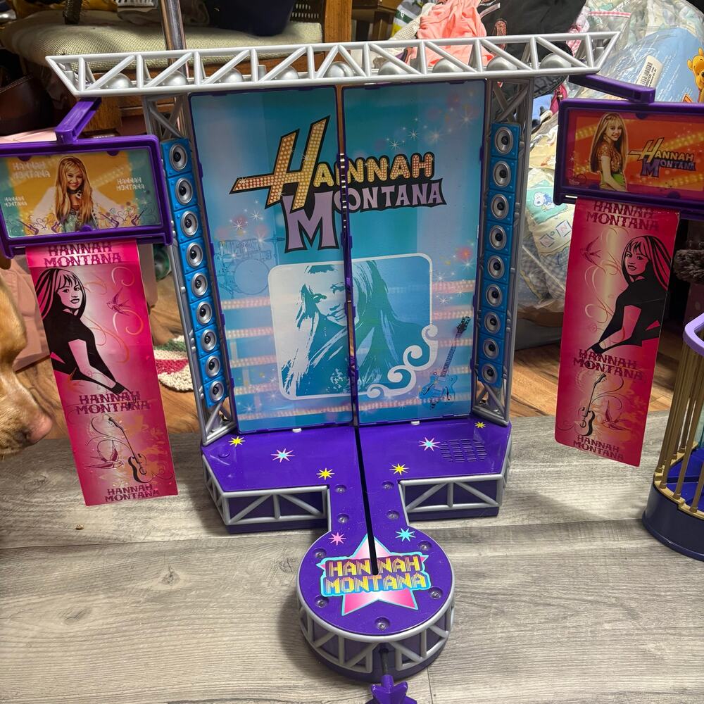 Hannah Montana Light Up Music Stage and VIP Lounge